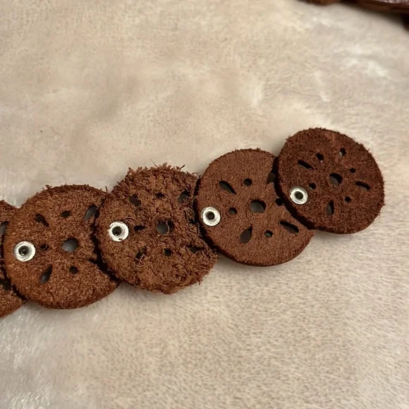 Brown leather belt circle sections 40” long plus silver tone buckle - Picture 5 of 6